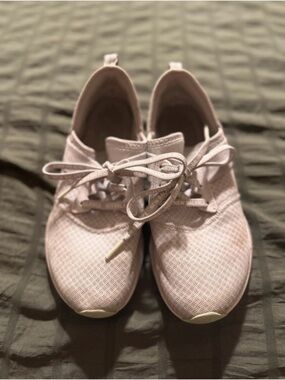 New Balance Women's Pale Pink Mesh Lace-Up Sneakers